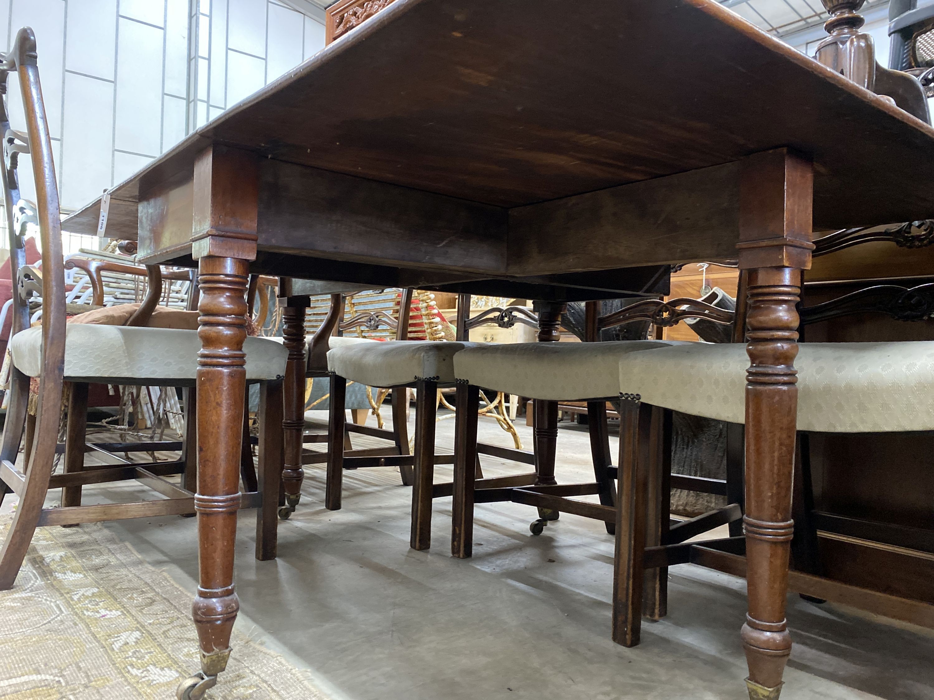 A Regency rectangular mahogany drop leaf dining table, 160cm extended, width 105cm, height 71cm